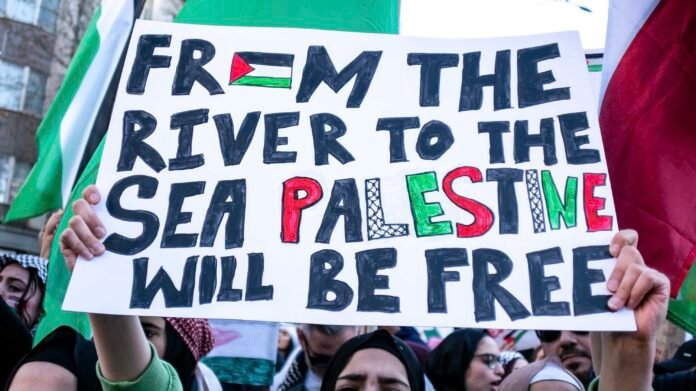 Almanya’dan sonra Çekya’da da “Nehirden Denize Filistin Özgür Olacak” sloganı yasaklandı